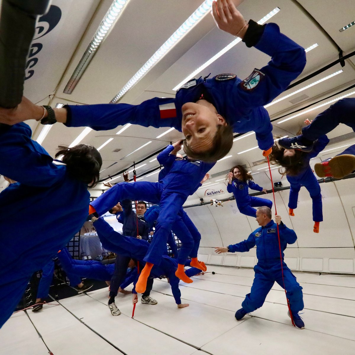 Adenot painottomuuslennolla