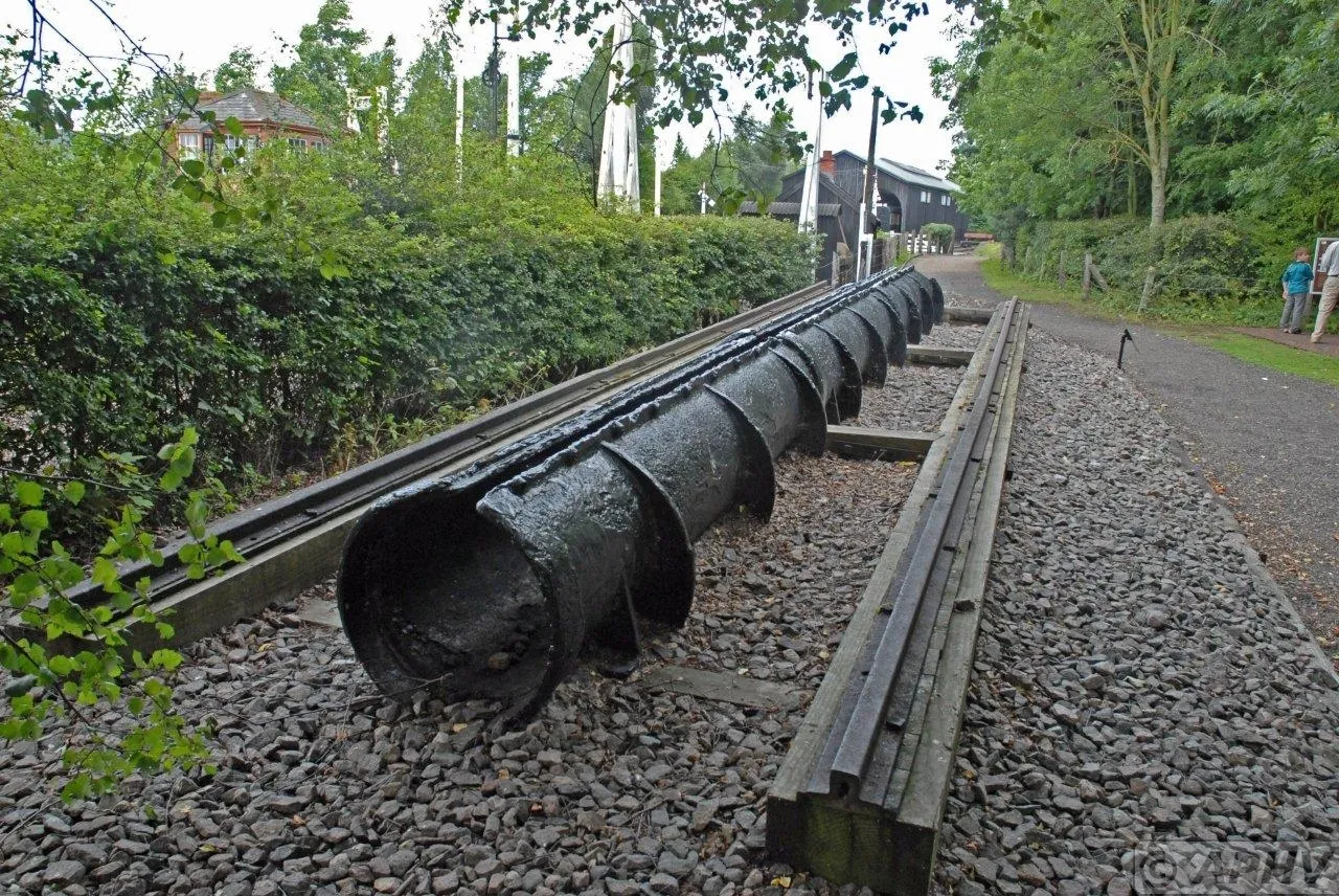 Ilmanpainejunan rautatie