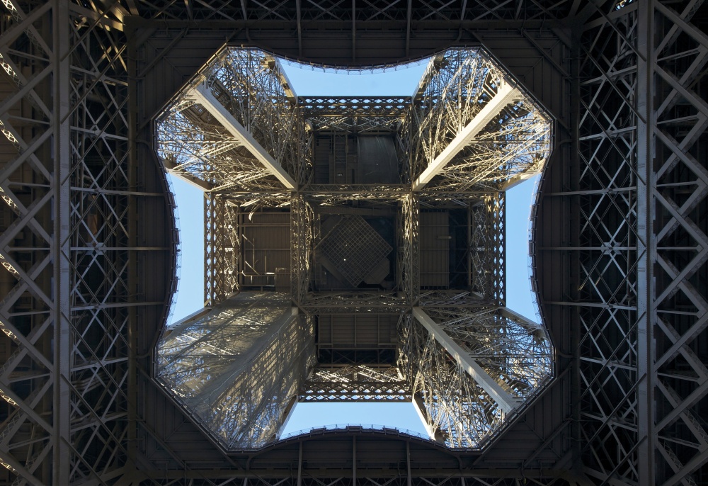 Eiffel-torni alhaalta