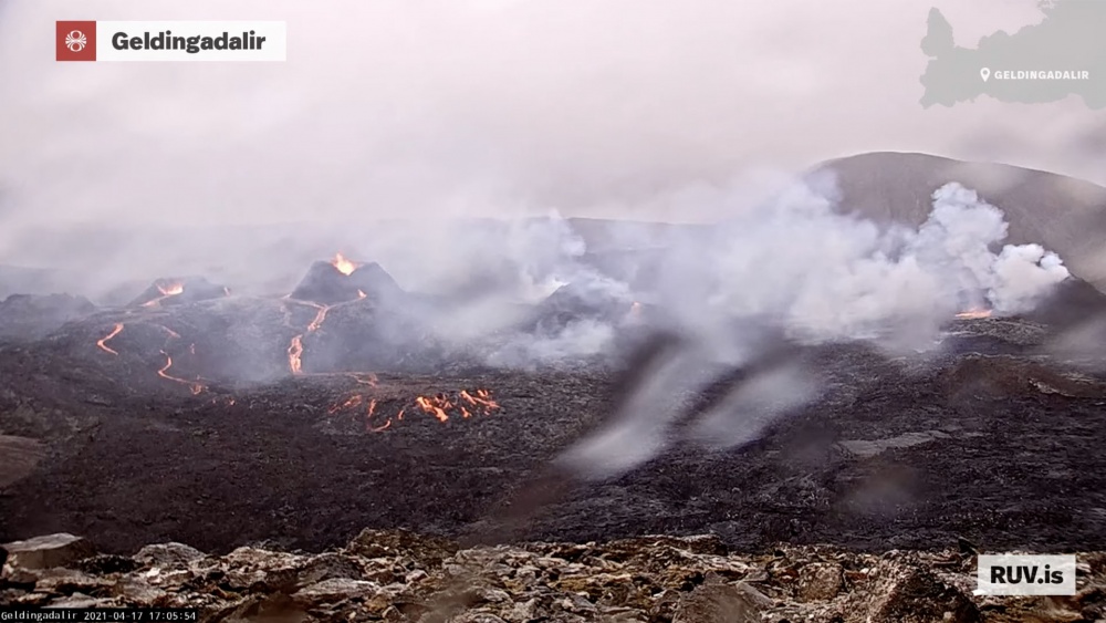 Kuvaruutukaappaus Islannin yleisradioyhtiön Geldingadalur-laaksoa kuvaavasta videolähetyksestä