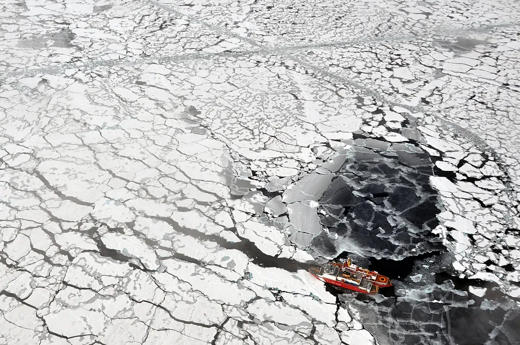 Railoja merijäässä. Kuva: USGS