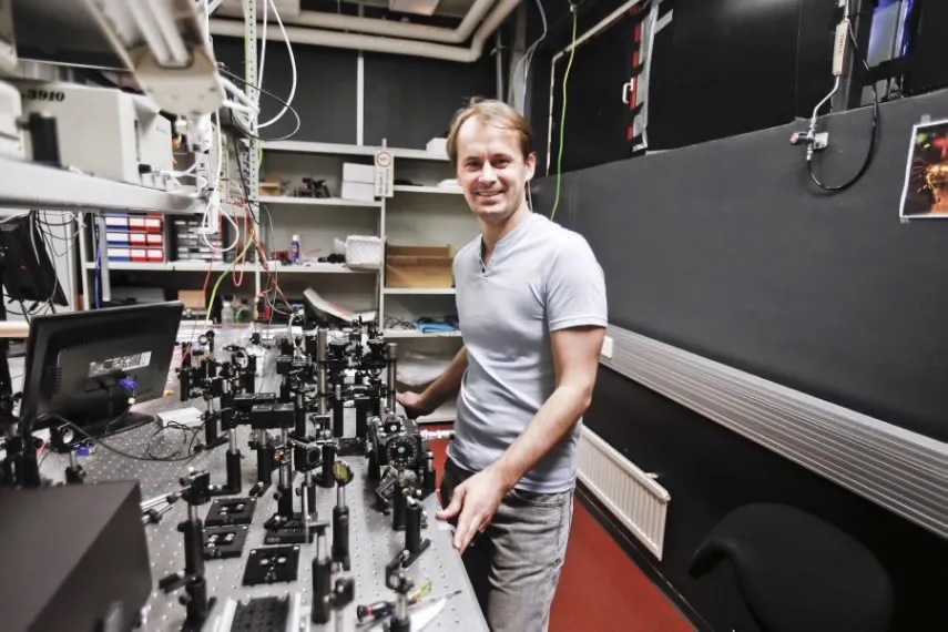 Professori Goëry Genty työskentelee Tampereen teknillisessä yliopistossa fotoniikan laboratoriossa.