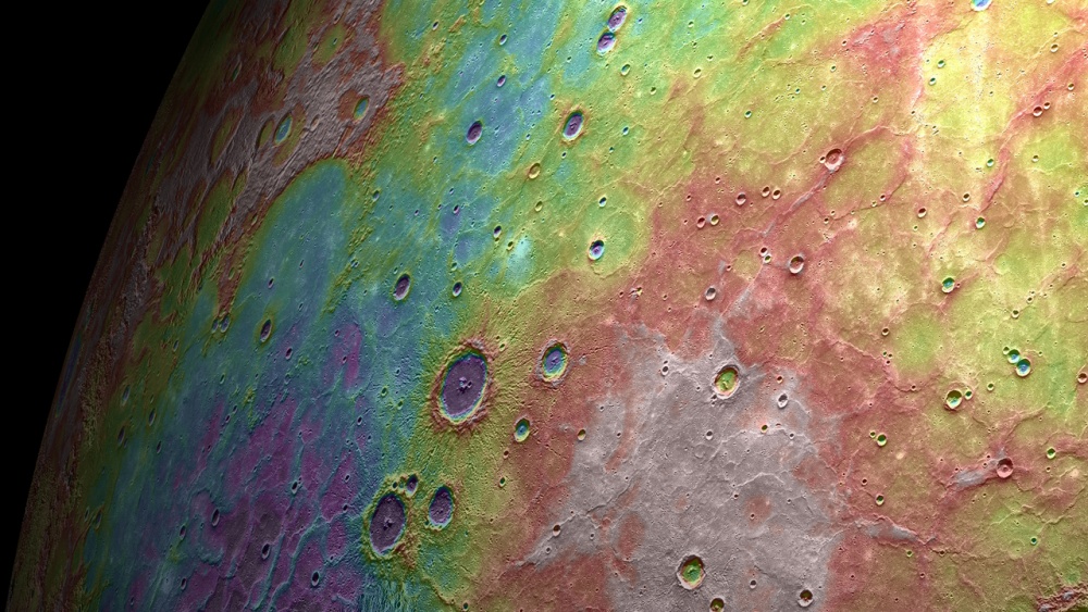 Merkuriuksen pintaa väärävärikuvana MESSENGERin kuvaamana.