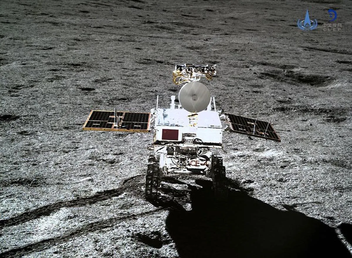 Yutu-2 Chang'e-4:n kuvaamana. Kuva: CNSA/CLEP