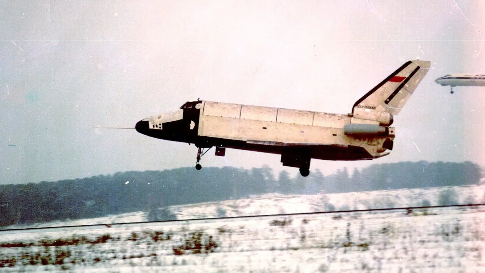 Buran laskeutuu Volkin ohjaamana