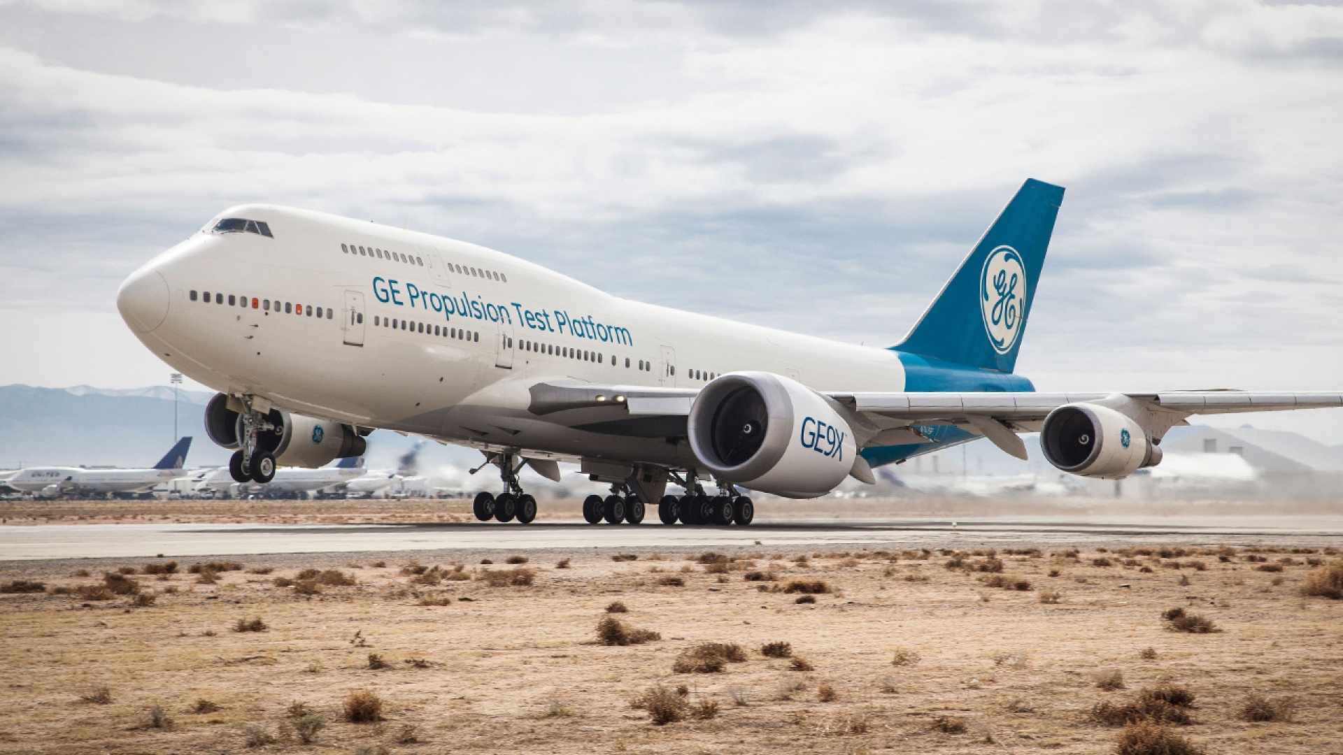 GE9X lentää General Electric -yhtiön Boeing 747-koekoneessa