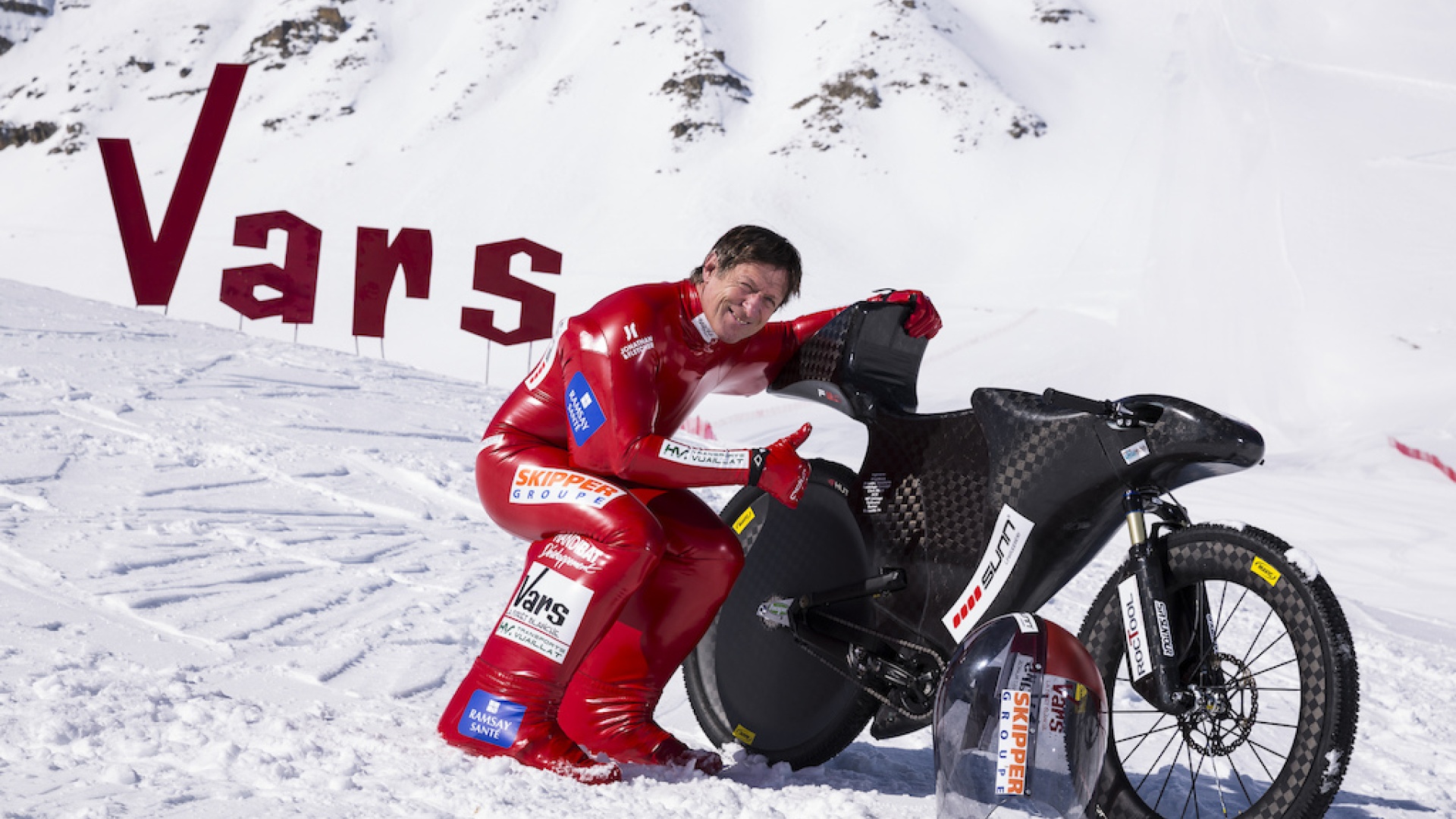 Eric Barone ennätyspyöränsä kanssa. Kuva: Richard Bord / Pink Bike