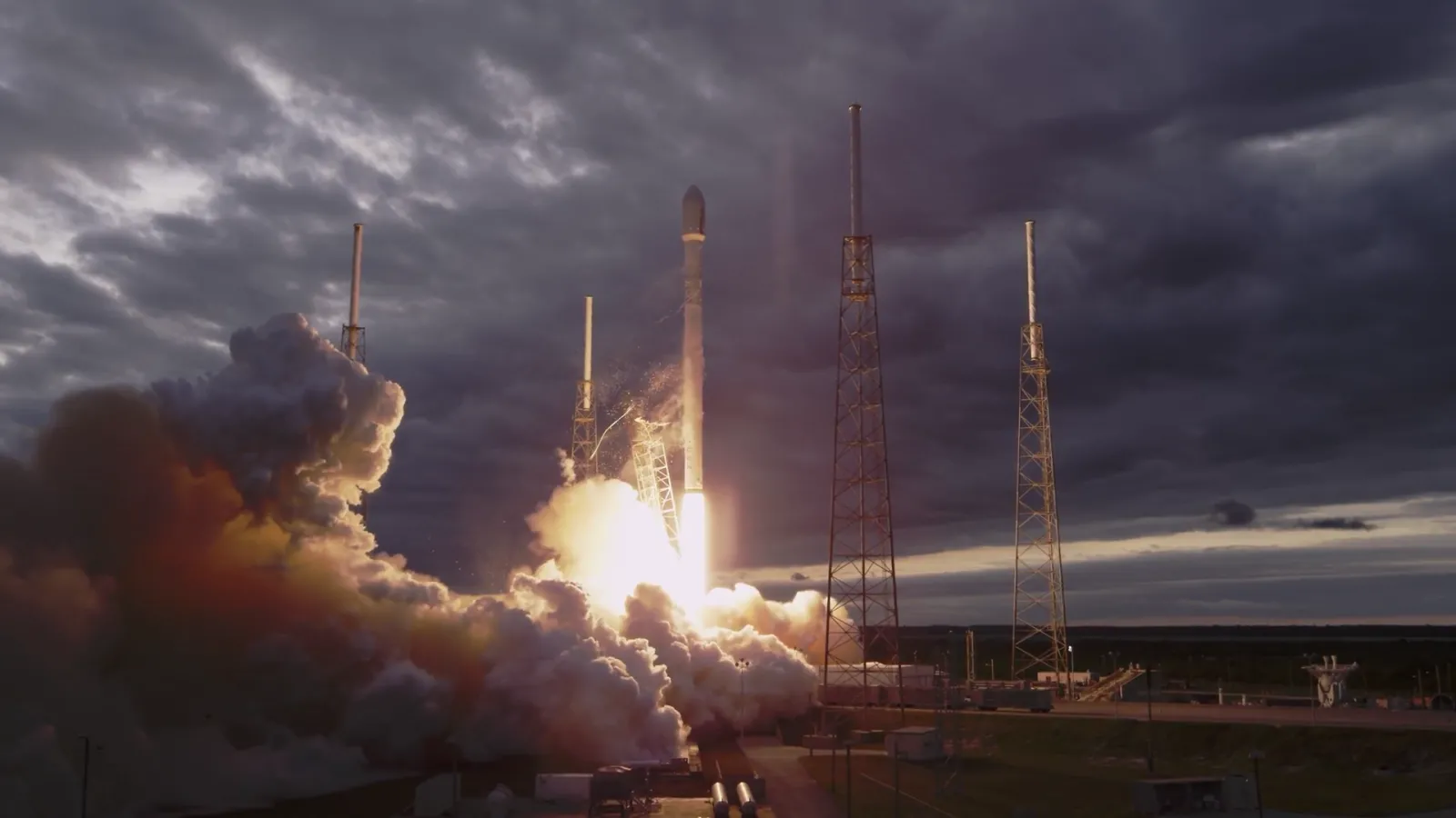 Falcon 9 nousee lentoon