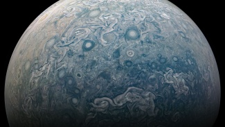 Jupiteria Junon kuvaamana