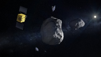 Hera ja kaksi pikkusatelliitia asteroidia tutkimassa