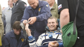 Andreas takaisin Maan pinnalla
