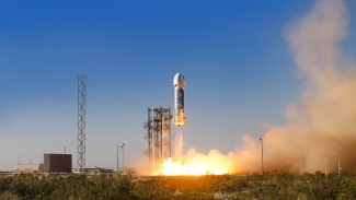 Blue Origin -yhtiön New Shepard -raketti nousee lentoon.