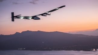 Solar Impulse 2 laskeutumassa Havaijille